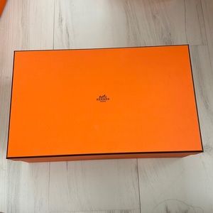 Hermes box 14 x 8.5 x 5